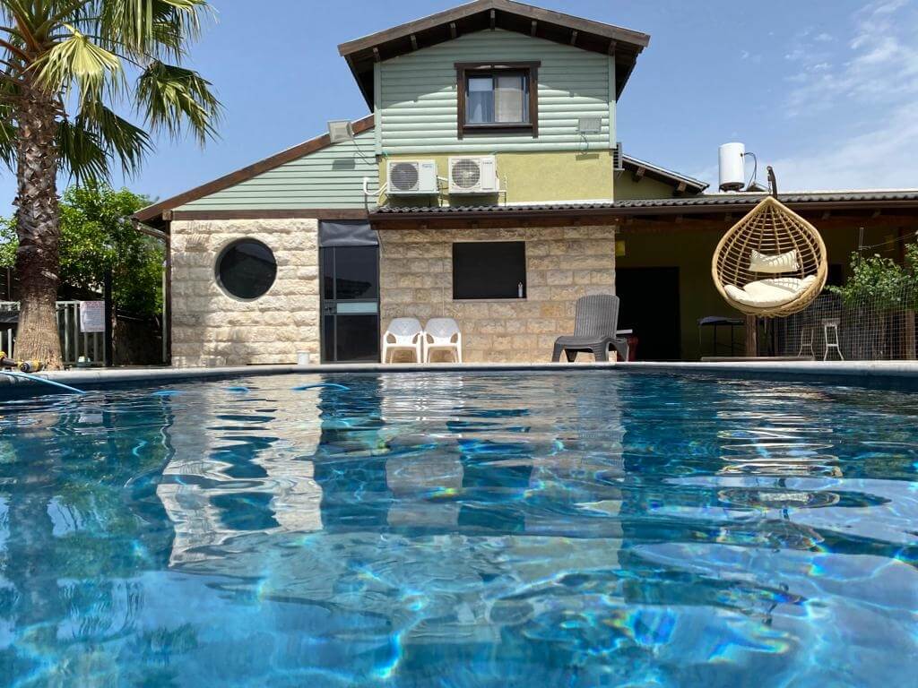 וילה עם בריכה מחוממת