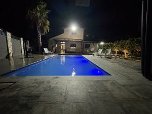 וילה עם בריכה